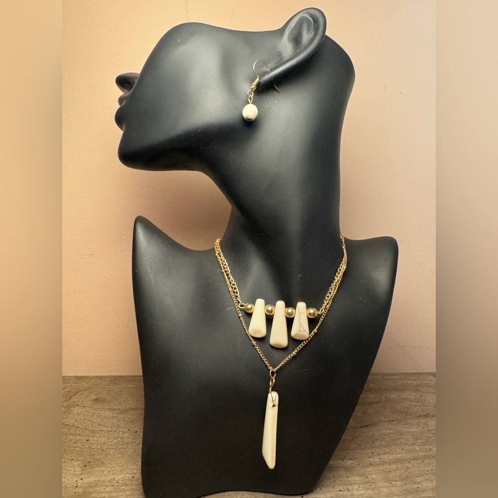 Paparazzi Cream Pendant and Gold Tone Earring and Necklace Jewelry Set